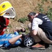 El ciclista belga, atendido por los servicios médicos