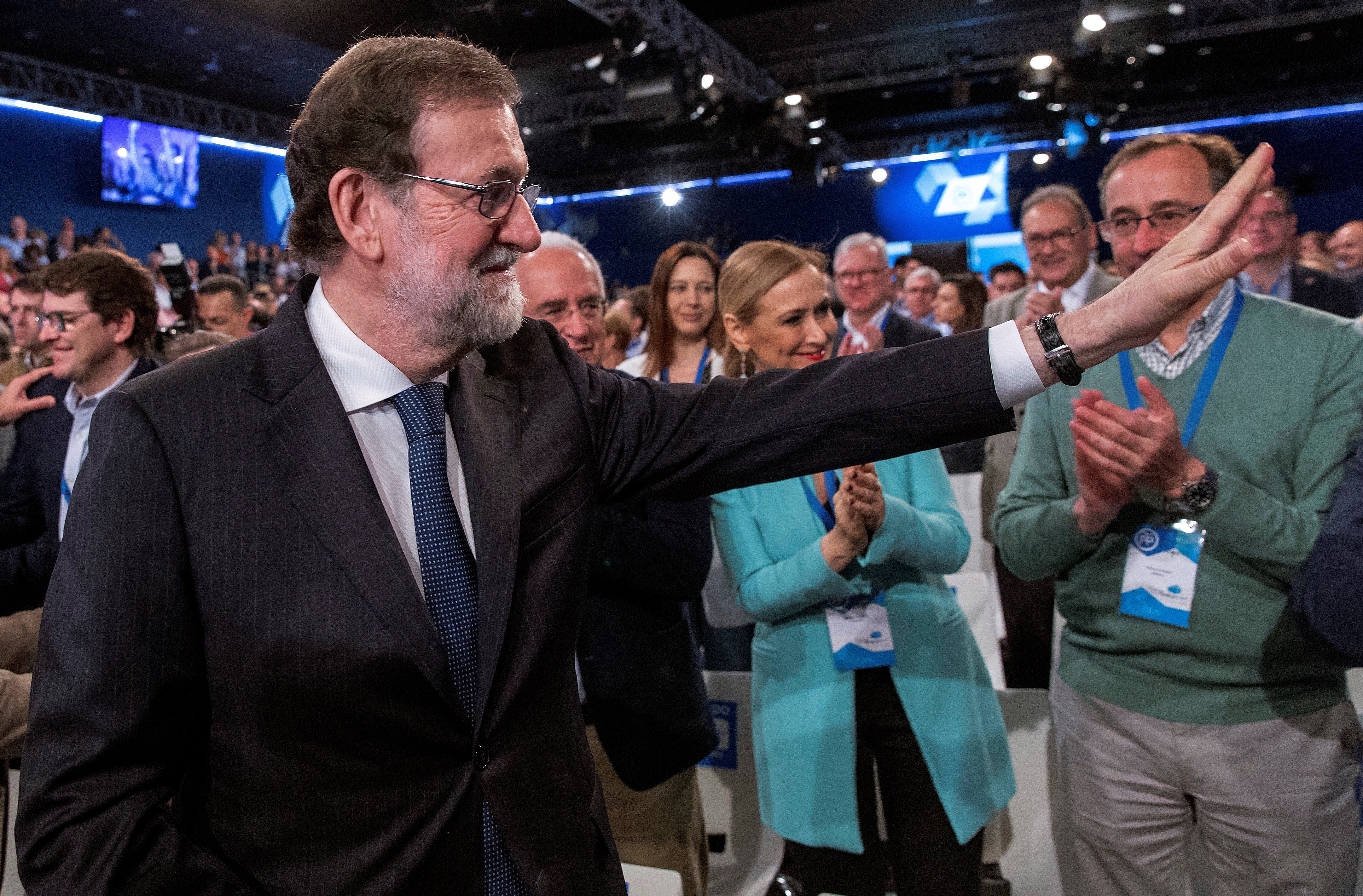 Rajoy arremete contra C's y critica a los "inexpertos lenguaraces" que no gobiernan Rajoy arremete contra C's y critica a los "inexpertos lenguaraces" que no gobiernan