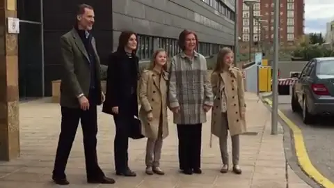 Los Reyes, Doña Sofía y las infantas Leonor y Sofia visitan al Don Juan Carlos Los Reyes, Doña Sofía y las infantas Leonor y Sofia visitan al Don Juan Carlos