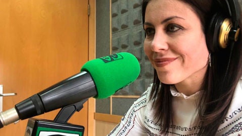 La directora de orquesta, Virginia Mart&iacute;nez, en los estudios de Onda Cero Murcia