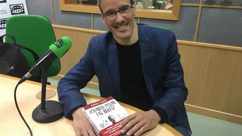 David Calle Hablamos con David Calle, el profesor estrella de Youtube que ha ayudado a millones de alumnos a perseguir sus sueños.