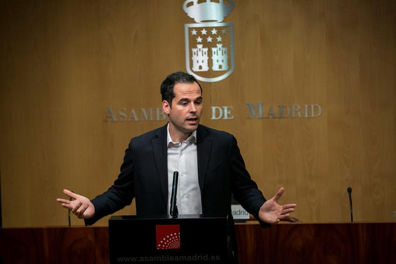 Ciudadanos exige la dimisión de Cristina Cifuentes por el escándalo de su máster Ciudadanos exige la dimisión de Cristina Cifuentes por el escándalo de su máster