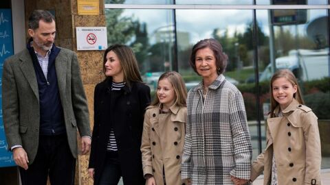 La Familia Real durante su visita al Rey Juan Carlos