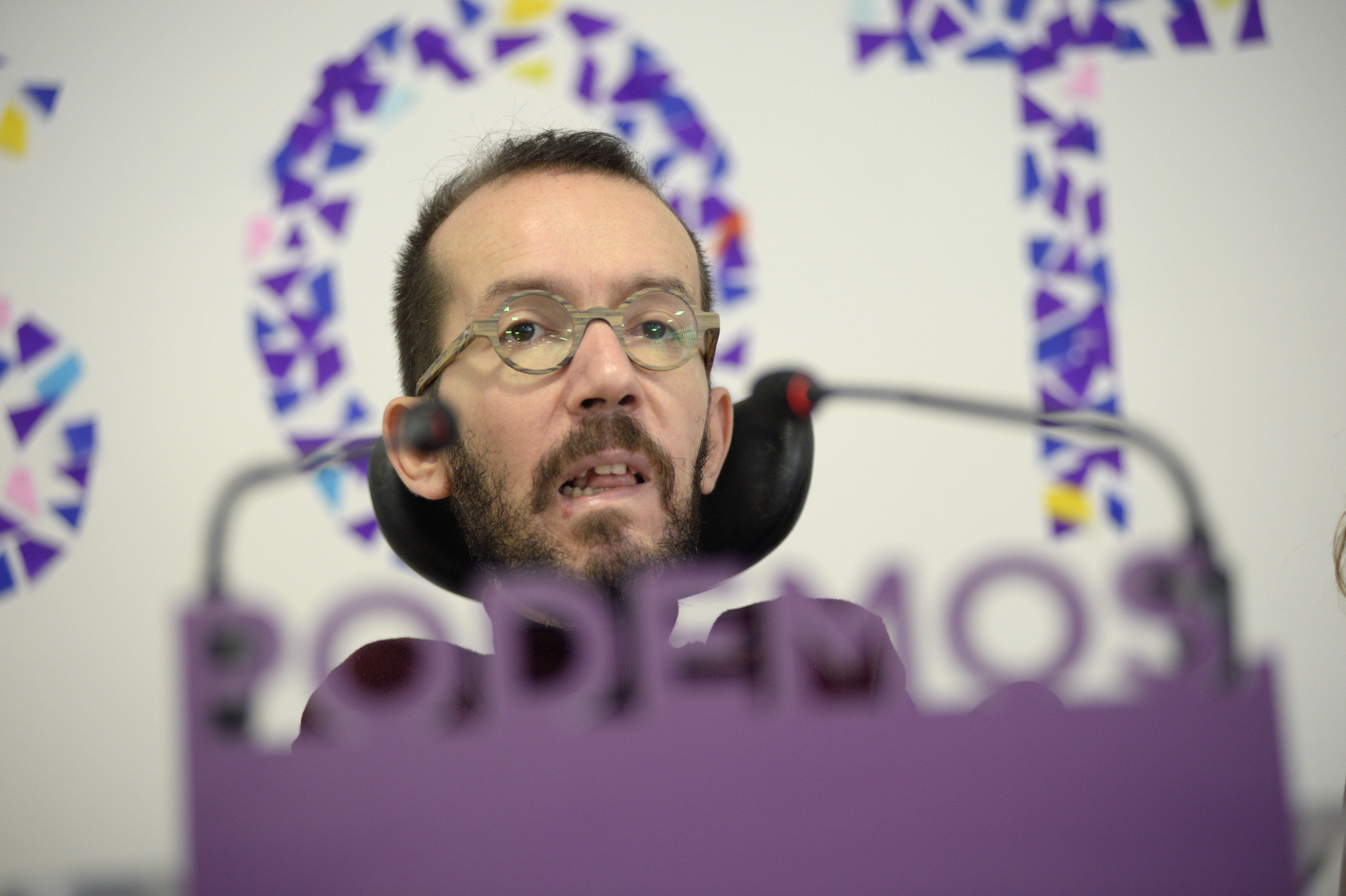 Podemos atribuye a "fuego amigo" la noticia del supuesto hurto de Cifuentes Podemos atribuye a "fuego amigo" la noticia del supuesto hurto de Cifuentes