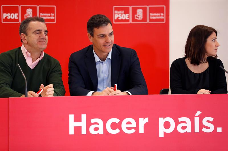 Sánchez exige a Ciudadanos que apoye la moción de censura a Cifuentes y no se limite sólo a pedir su dimisión Sánchez exige a Ciudadanos que apoye la moción de censura a Cifuentes y no se limite sólo a pedir su dimisión