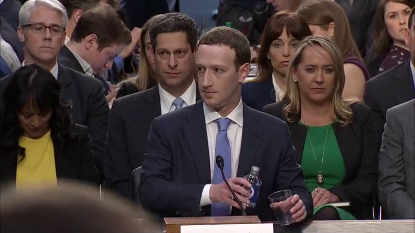 Zuckerberg asume su culpa del abuso de Cambridge Analytica ante el Senado de EEUU Zuckerberg asume su culpa del abuso de Cambridge Analytica ante el Senado de EEUU