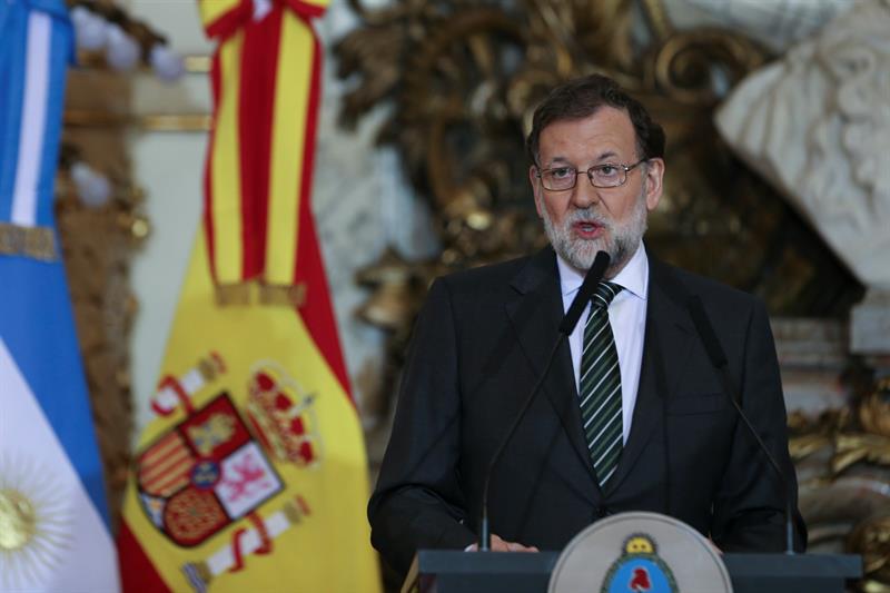 Rajoy insta a Rivera a explicar la amenaza sobre Cristina Cifuentes y pide sentido común Rajoy insta a Rivera a explicar la amenaza sobre Cristina Cifuentes y pide sentido común