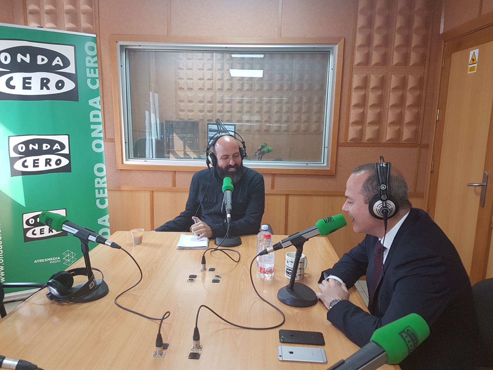 Augusto Hidalgo alcalde Las Palmas de Gran Canaria "La Metroguagua no solo es un medio de transporte. Por donde va pasando vamos a ir transformando todo el tejido urbano, el alcaltarillado, las aceras, el aspecto de las calles...." Augusto Hidalgo alcalde Las Palmas de Gran Canaria "La Metroguagua no solo es un medio de transporte. Por donde va pasando vamos a ir transformando todo el tejido urbano, el alcaltarillado, las aceras, el aspecto de las calles...."