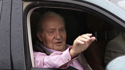 El Rey Juan Carlos a su salida del hospital