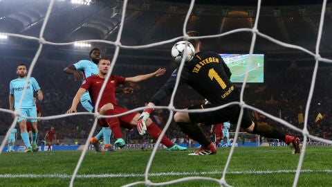 Dzeko hace el primero ante el Bar&ccedil;a