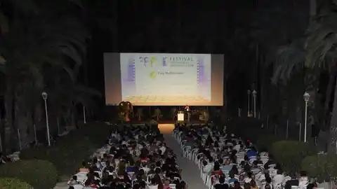 Proyección del Festival Internacional de Cine de Elche en el Hort del Xocolater Proyección del Festival Internacional de Cine de Elche en el Hort del Xocolater