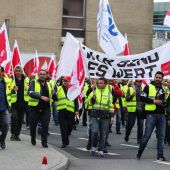 Trabajadores protestan en Alemania durante la huelga de servicios