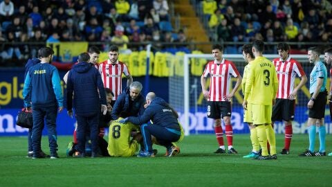 Fornals, sentado en el terreno de juego
