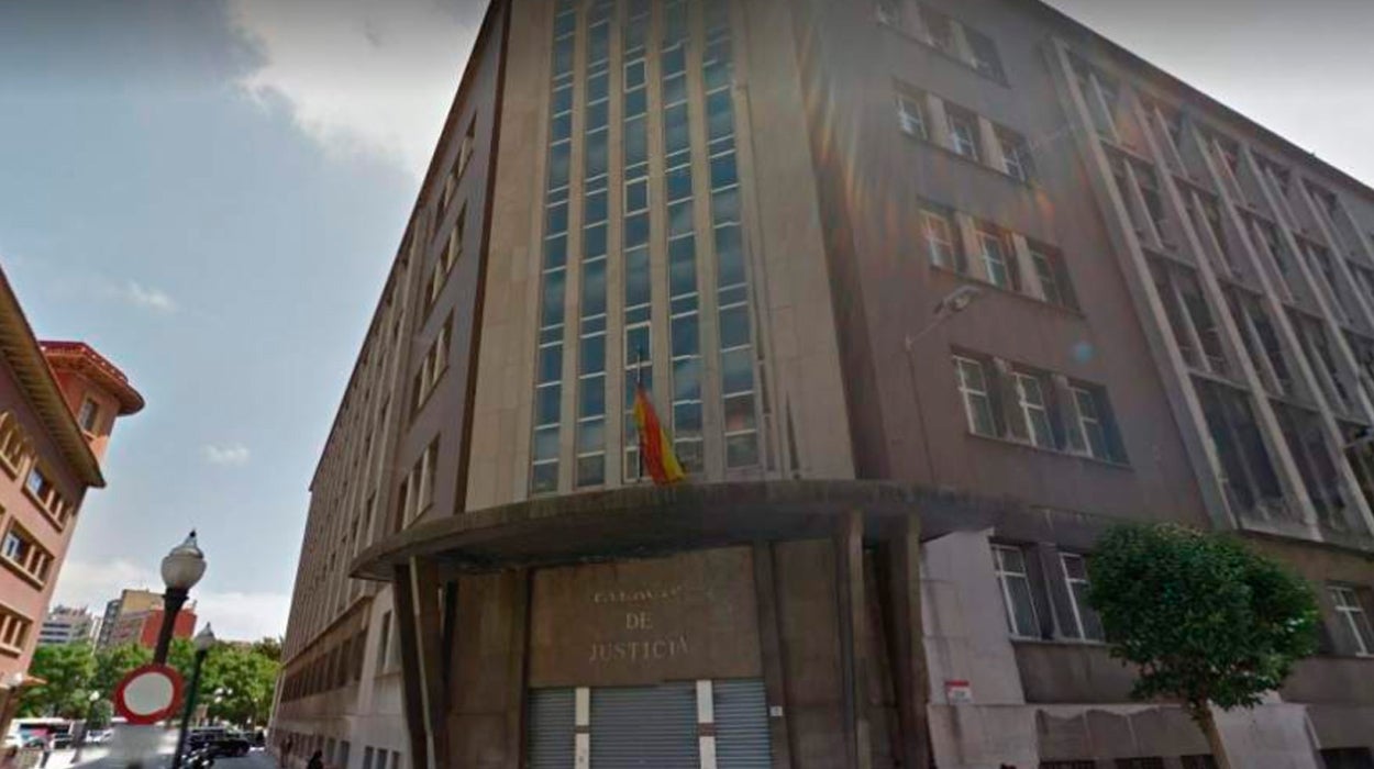 La Fiscalía pide 8 años de prisión para un hombre por golpear a un vecino con una herramienta de labranza La Fiscalía pide 8 años de prisión para un hombre por golpear a un vecino con una herramienta de labranza