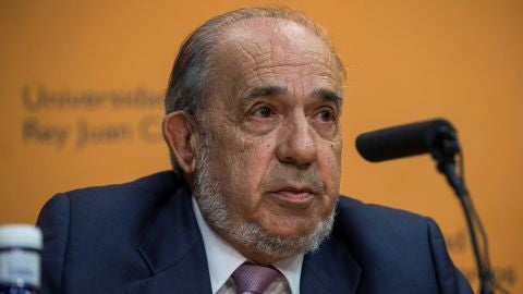 El catedr&aacute;tico Enrique &Aacute;lvarez Conde 