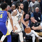 Ricky Rubio, ante los Warriors