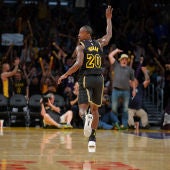 Ingram celebra uno de sus triples en el Staples Center