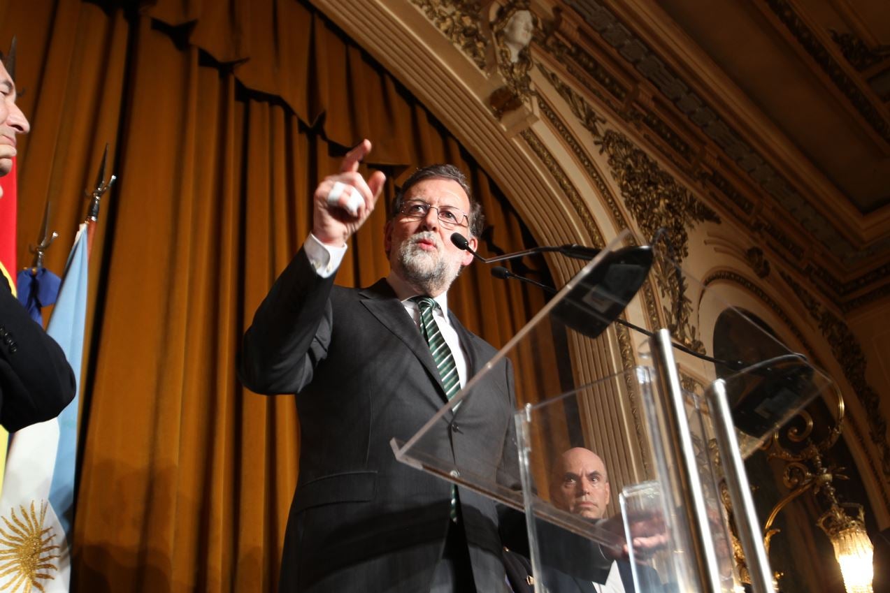 Personas físicas: La evolución de Rajoy sobre el máster de Cifuentes Personas físicas: La evolución de Rajoy sobre el máster de Cifuentes