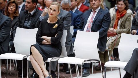 Cristina Cifuentes en un acto de la AVT