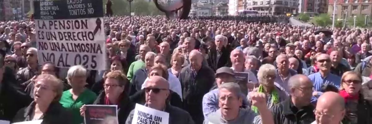 Varios miles de jubilados se manifiestan en el centro de Madrid por unas "pensiones dignas" Varios miles de jubilados se manifiestan en el centro de Madrid por unas "pensiones dignas"