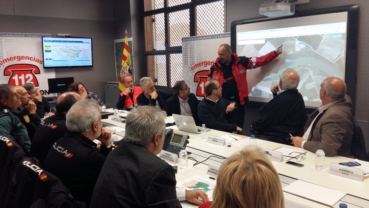 El caudal del Ebro se estabiliza, pero Aragón mantiene un día más la alerta 2 El caudal del Ebro se estabiliza, pero Aragón mantiene un día más la alerta 2