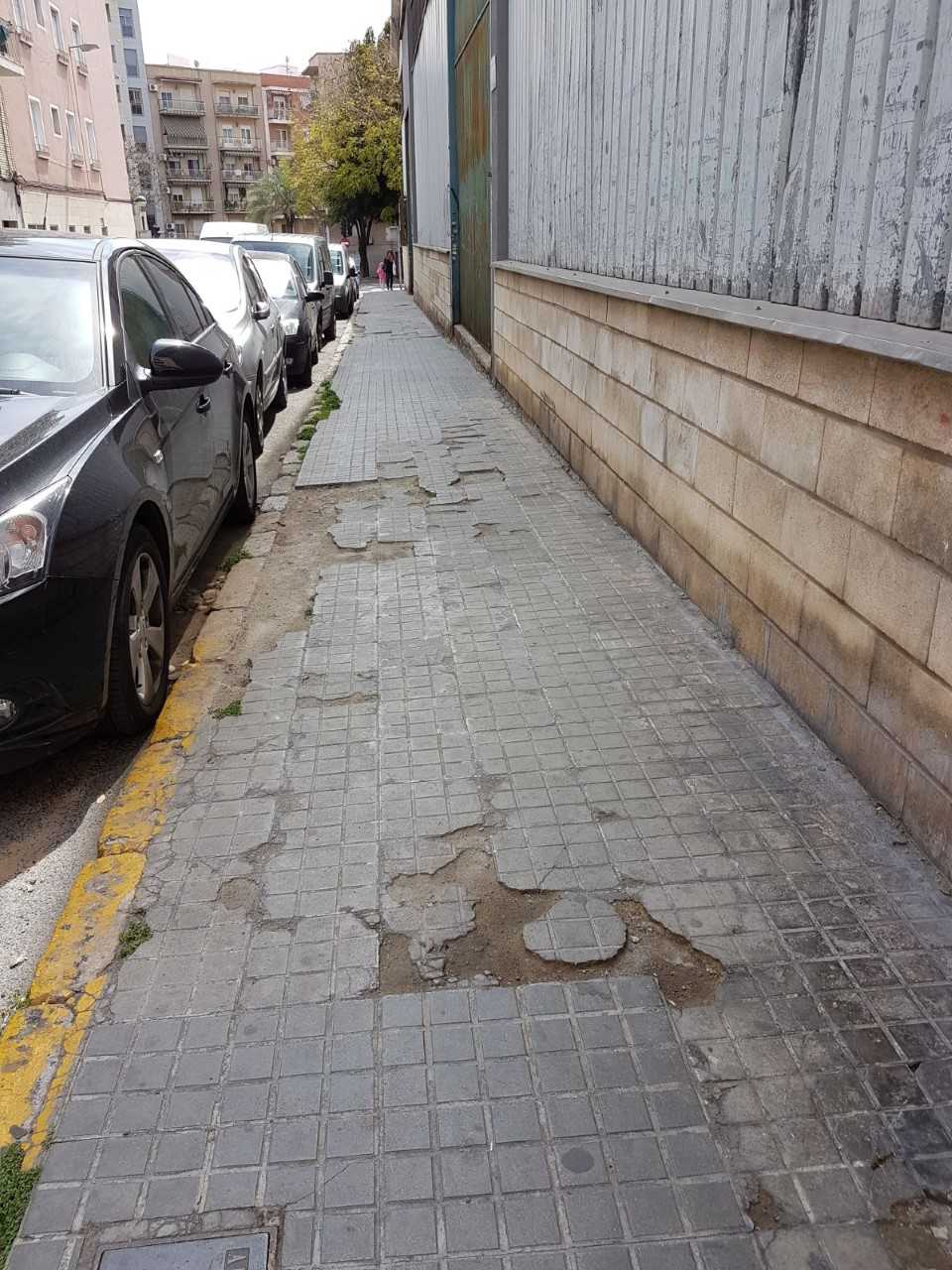 Cs Elche pide el arreglo de aceras en las inmediaciones de la plaza de l’Algeps Cs Elche pide el arreglo de aceras en las inmediaciones de la plaza de l’Algeps