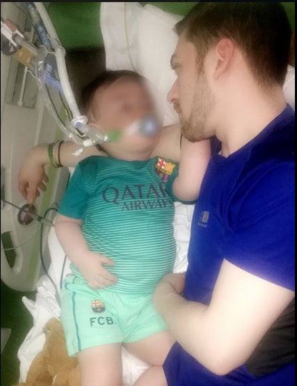Los padres del bebé Alfie Evans recurrirán la negativa a trasladarle a Italia Los padres del bebé Alfie Evans recurrirán la negativa a trasladarle a Italia