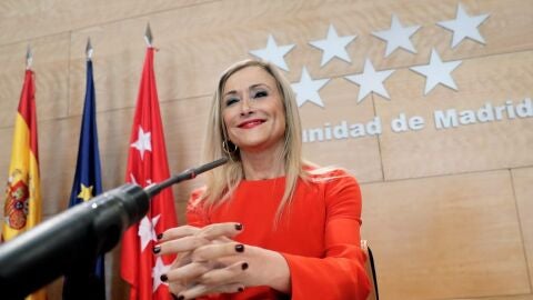 Cristina Cifuentes ante los medios de comunicaci&oacute;n