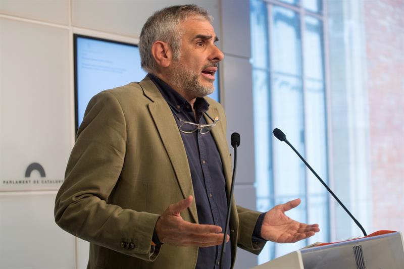 Ciudadanos asegura que "reprimir policialmente" a quienes quitan lazos amarillos "es ilegal y una aberración" Ciudadanos asegura que "reprimir policialmente" a quienes quitan lazos amarillos "es ilegal y una aberración"