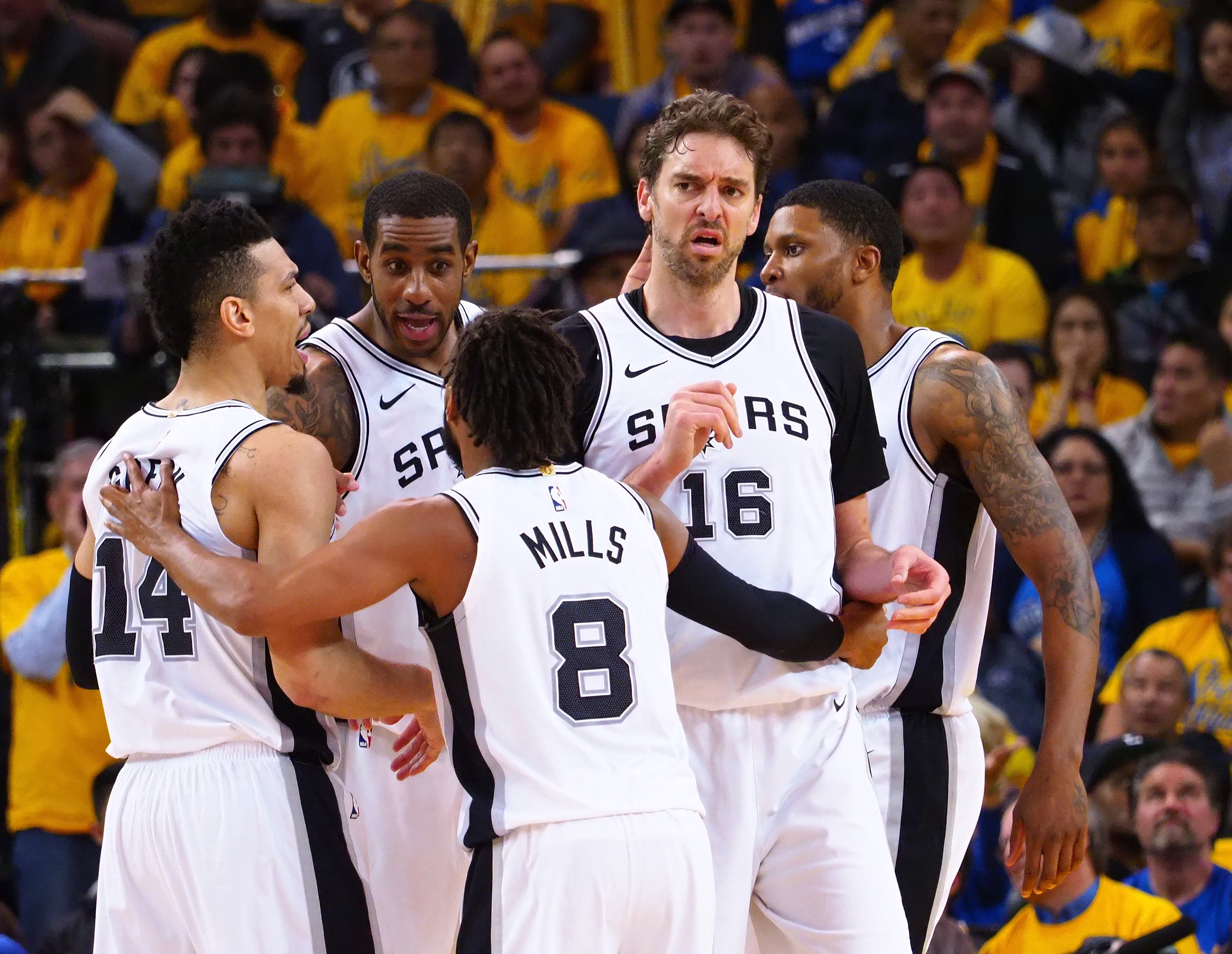 Durant y Thompson guían a los Warriors y ponen el 2-0 ante los Spurs de Pau Gasol Durant y Thompson guían a los Warriors y ponen el 2-0 ante los Spurs de Pau Gasol