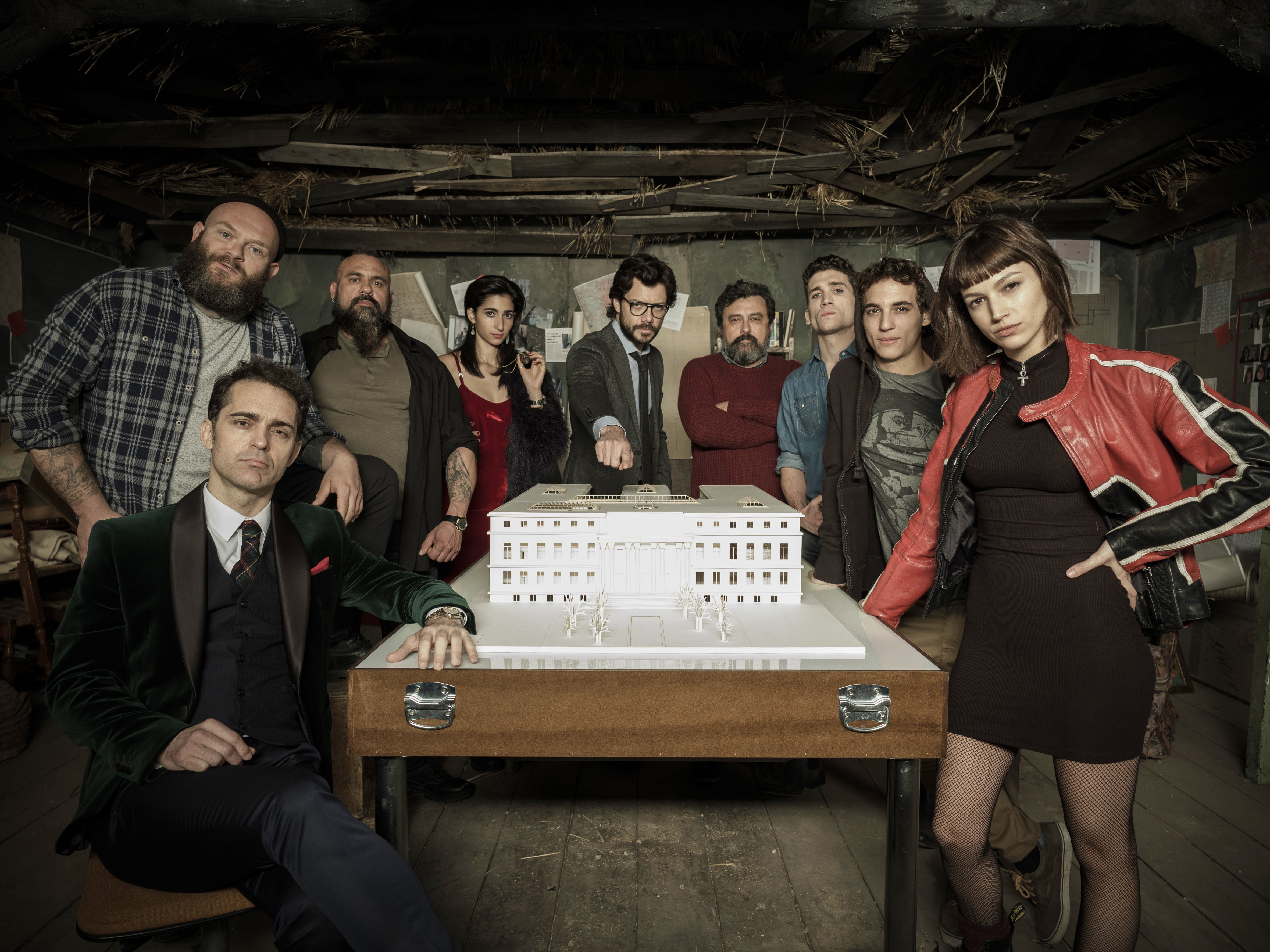 Atresmedia y Netflix cierran un acuerdo sin precedentes en España para la producción internacional de una nueva temporada de 'La casa de papel' Atresmedia y Netflix cierran un acuerdo sin precedentes en España para la producción internacional de una nueva temporada de 'La casa de papel'