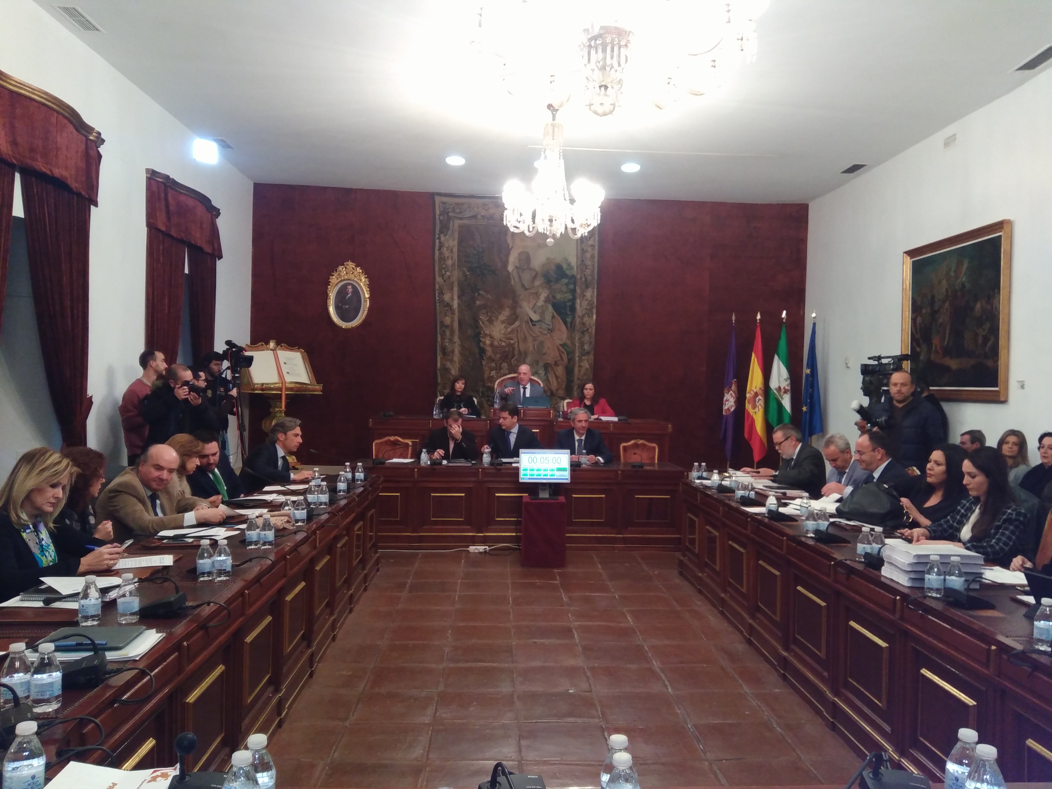 El pleno de la Diputación pide la comparecencia de la vicepresidenta del Consorcio de Bomberos ante la imputación del juez por irregularidades en las oposiciones a 54 plazas de bomberos. El pleno de la Diputación pide la comparecencia de la vicepresidenta del Consorcio de Bomberos ante la imputación del juez por irregularidades en las oposiciones a 54 plazas de bomberos.