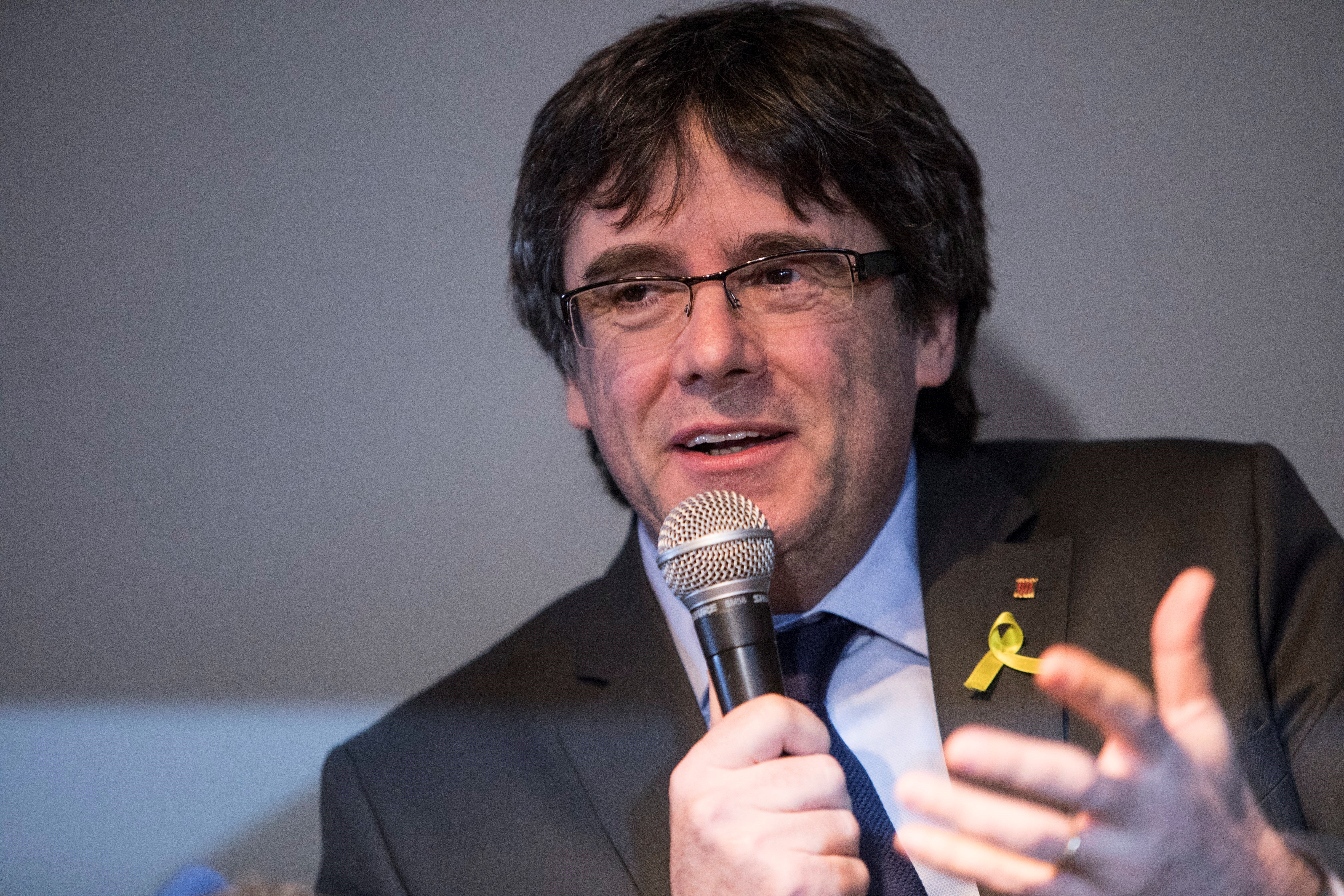 JxCat descarta forzar a la Mesa del Parlament a desobedecer con tal de investir a Puigdemont JxCat descarta forzar a la Mesa del Parlament a desobedecer con tal de investir a Puigdemont