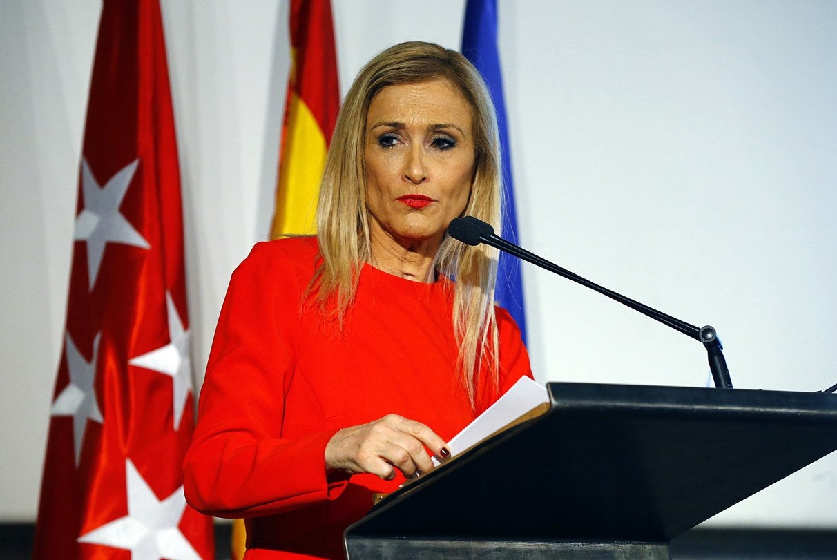 Las preguntas de Amón: "¿Se da Cifuentes por aludida con la aprobación de la ley del desalojo exprés?" Las preguntas de Amón: "¿Se da Cifuentes por aludida con la aprobación de la ley del desalojo exprés?"