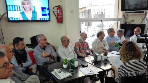 Integrantes de la plataforma Salvem El Mercat durante la rueda de prensa