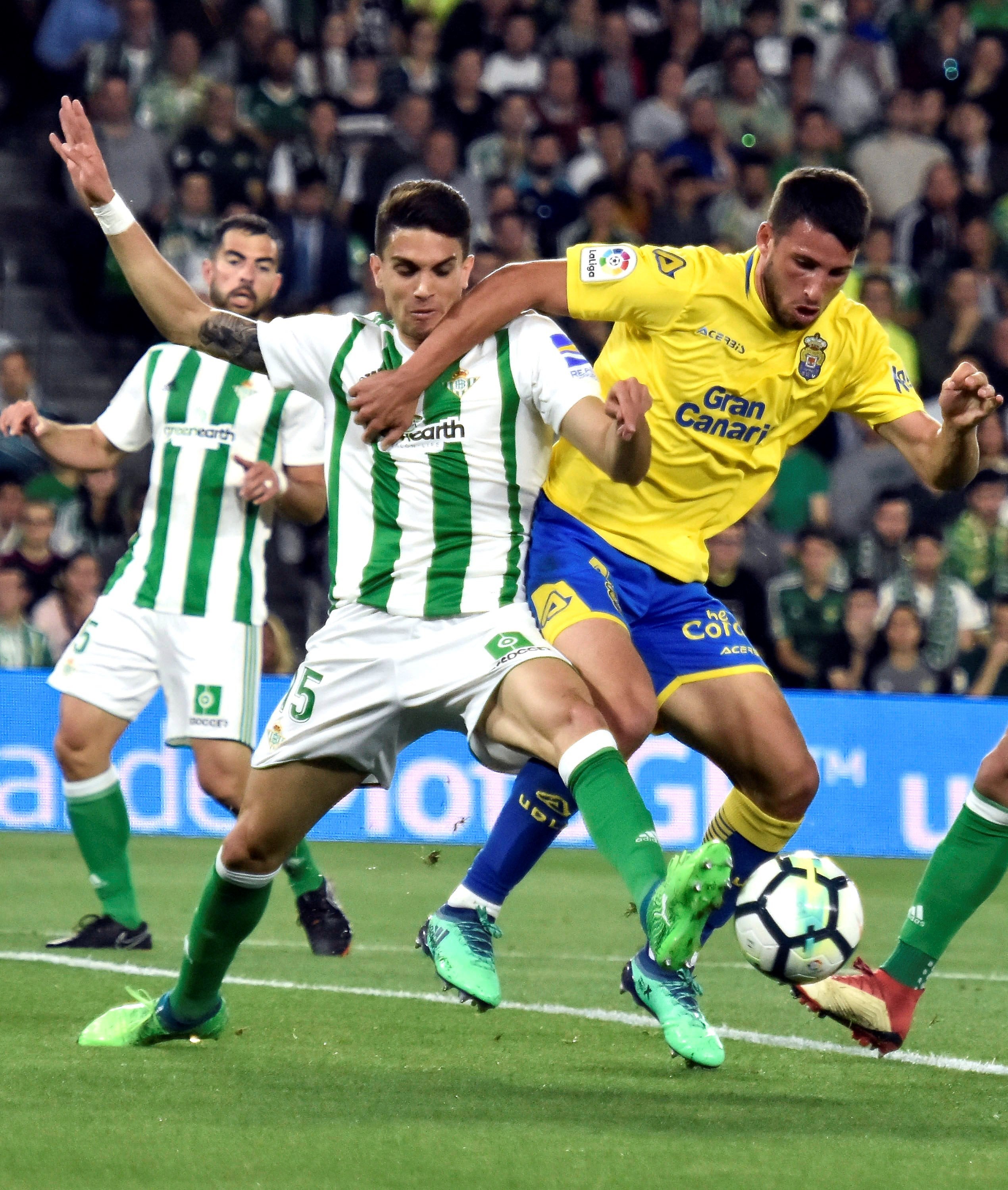 Real Betis 1-0 Las Palmas. Un gol de Junior deja al Betis muy cerca de Europa y hunde más a Las Palmas Real Betis 1-0 Las Palmas. Un gol de Junior deja al Betis muy cerca de Europa y hunde más a Las Palmas