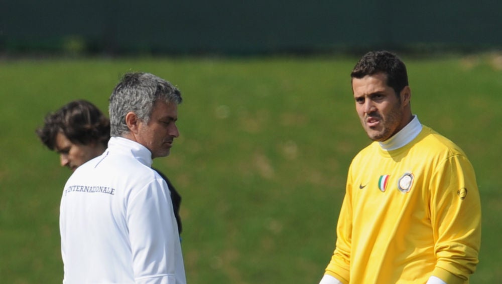 Mourinho y Julio César, en un entrenamiento durante su etapa en el Inter