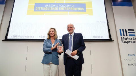 Kerry Healey, presidenta de Babson College, y Juan Roig