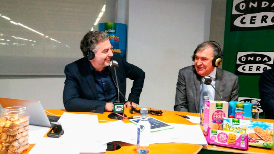 El director general de Gull&oacute;n, Juan Miguel Mart&iacute;nez, durante una entrevista con Carlos Alsina