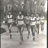 Uno de los primeros equipos del Club Atletismo Decatlon Elche, con Andrés García, Germán Lapaz, Manuel Huerta, Pedro Lapaz, Manuel Dobón y José Noguera.