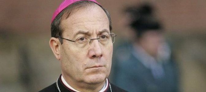 Los obispos del País Vasco, Navarra y Bayona piden "perdón" por las "complicidades, ambigüedades y omisiones" con ETA Los obispos del País Vasco, Navarra y Bayona piden "perdón" por las "complicidades, ambigüedades y omisiones" con ETA