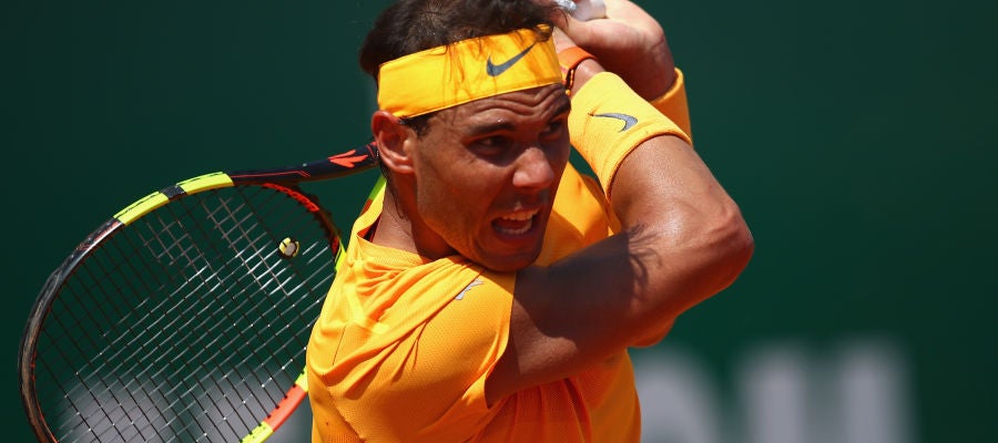 Rafa Nadal devuelve un golpe en Montecarlo Rafa Nadal devuelve un golpe en Montecarlo