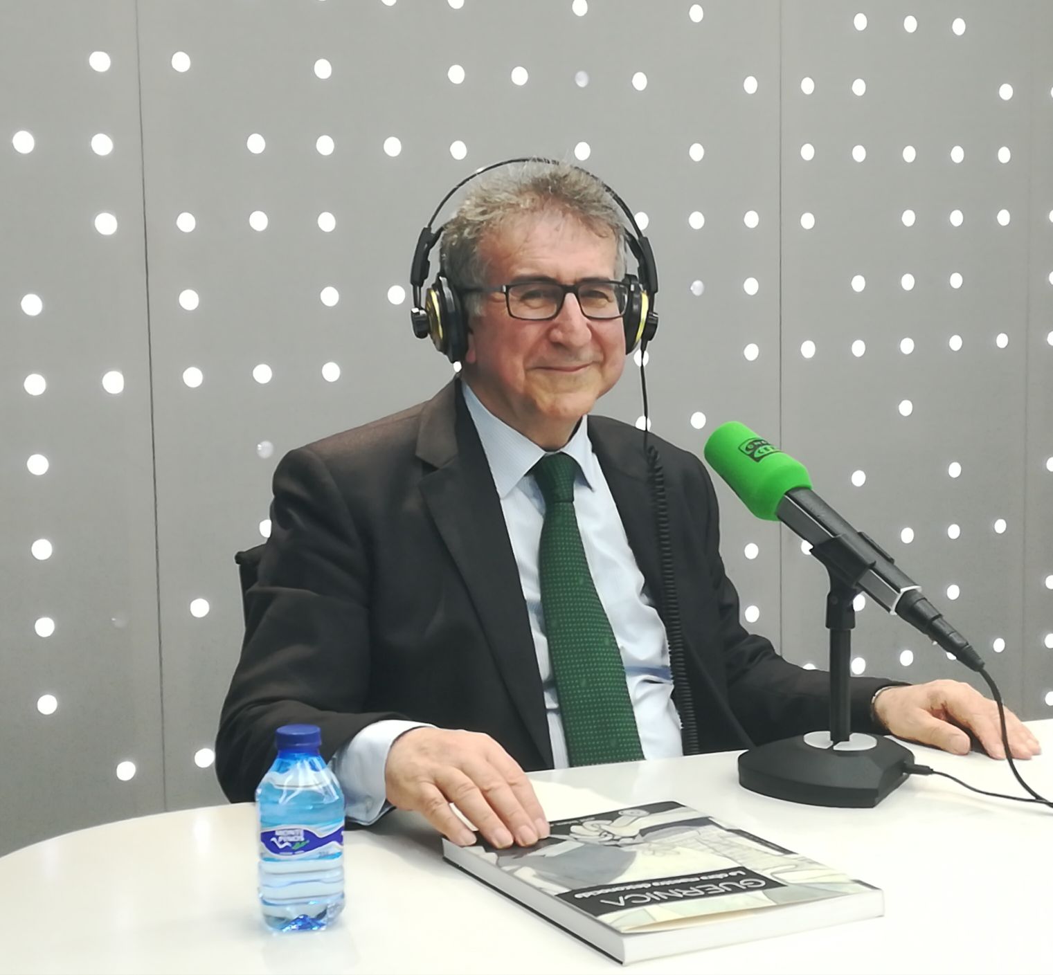 José María Juarranz: "El Guernica es un cuadro simbólico que nada tiene que ver con el bombardeo, es autobiográfico" José María Juarranz: "El Guernica es un cuadro simbólico que nada tiene que ver con el bombardeo, es autobiográfico"