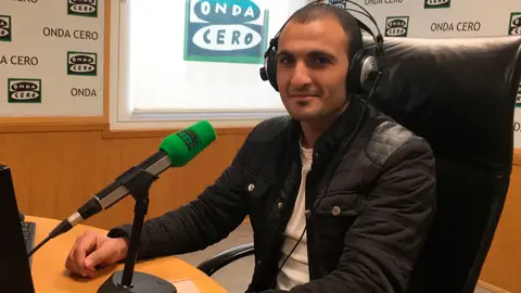 El refugiado sirio en Barcelona, Emad Kashto, en los estudios de Onda Cero El refugiado sirio en Barcelona, Emad Kashto, en los estudios de Onda Cero