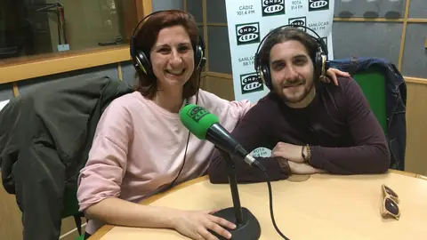 Estratería Teatro Hoy hablamos de Estratería Teatro y su obra "Los vapores de Leonor y Sofía en compañía de un oso amaestrado"