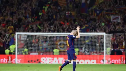 Iniesta ovacionado por todo el Wanda Metropolitano Iniesta ovacionado por todo el Wanda Metropolitano