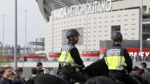 Polic&iacute;as antes de la final de Copa
