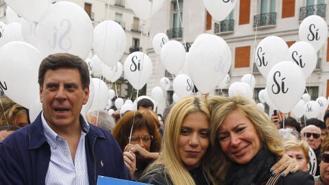 El padre de Diana Quer acompa&ntilde;ado de su hija Valeria y su exmujer