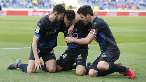 Los jugadores del Alavés celebran un gol a Las Palmas. Los jugadores del Alavés celebran un gol a Las Palmas.