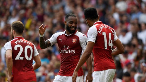 Lacazette celebrando un gol